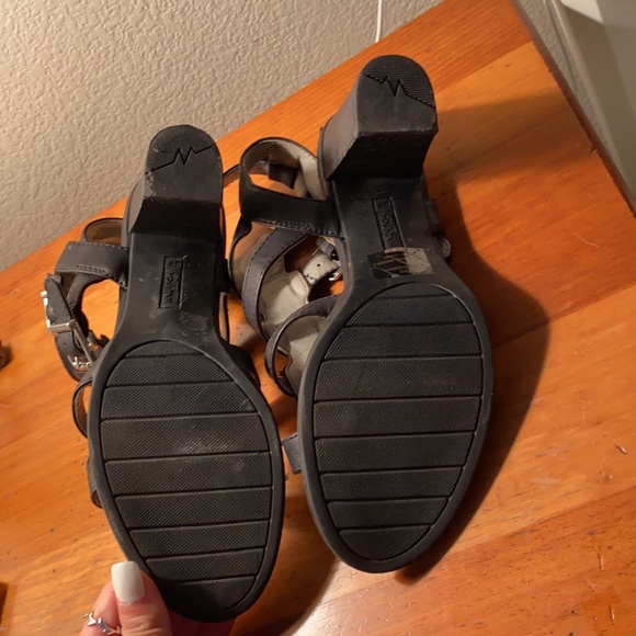 Black block heels - Picture 3 of 3